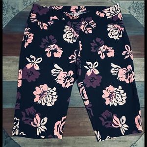 Terra & Sky Black/Pink Floral Capri 2X EUC